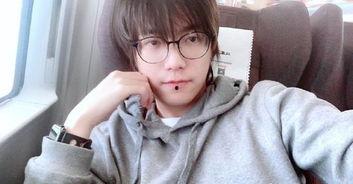 吃葫芦瓜男主播视频大全,男主播带你领略独特风味