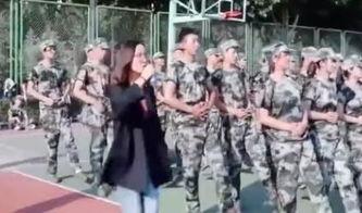 吃瓜网军训漏出视频,吃瓜网友目睹惊心动魄一幕